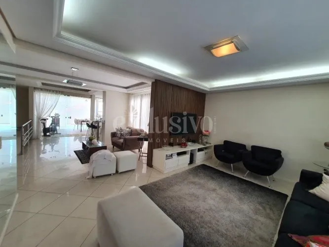 Casa com 3 suítes no Bairro Itaguaçu