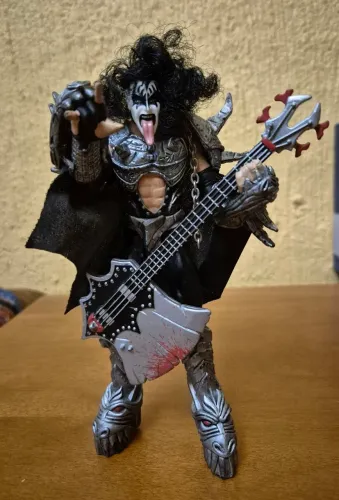 Figura Gene Simmons Kiss McFarlane com detalhe!