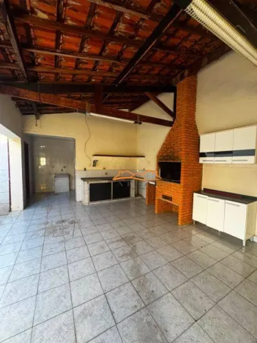 Casa com 3 dormitórios para alugar por R$ 2.500,00/mês - Vila Rezende - Piracicaba/SP