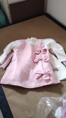 Vestido manga longa com detalhes nas mangas