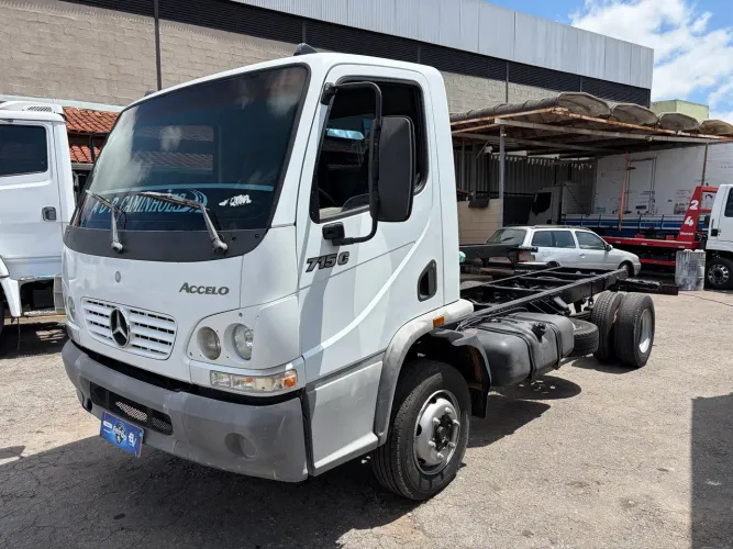 MB ACCELO 715 2005 ÚNICO DONO