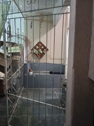Vende-se Estrutura com Portão de Ferro