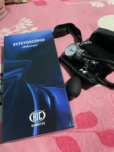 Vende-se estetoscópio e esfigmomanômetro novo