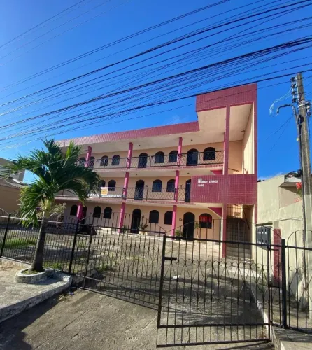 Apartamento, bairro barro duro, dois quartos sendo um suíte.