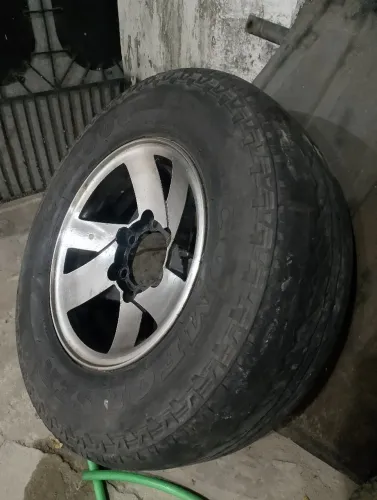 Roda pneu L200
