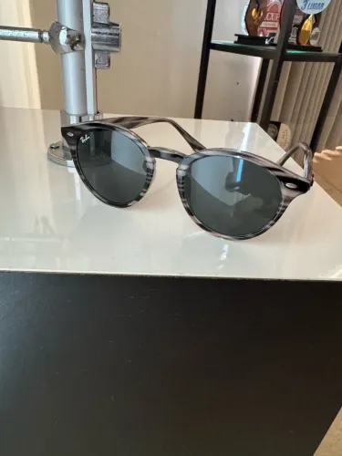 Óculos Ray-Ban pouco uso