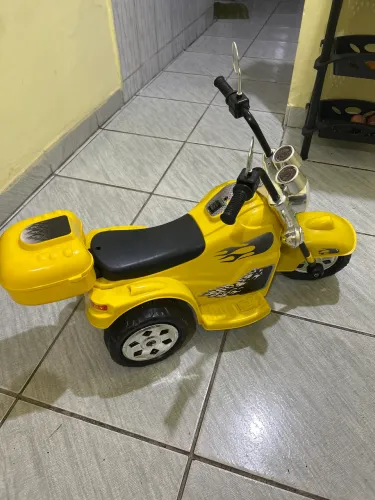 Vendo moto elétrica infantil pouco usado