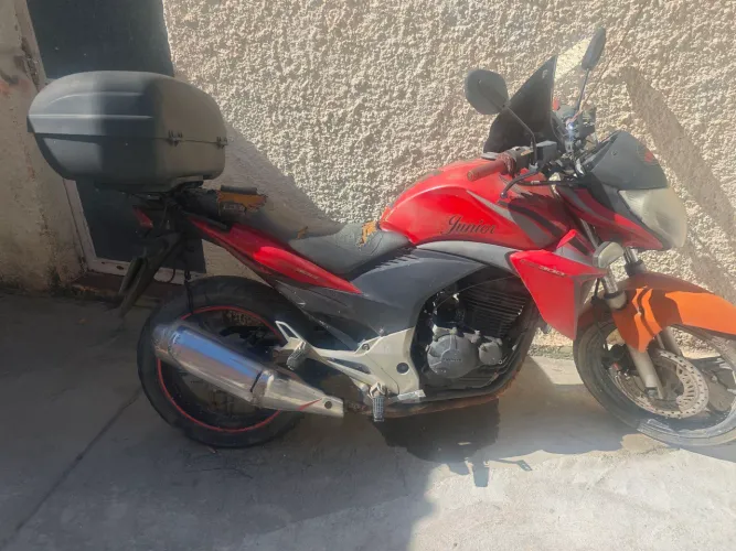 Honda Cb 300 em dia .