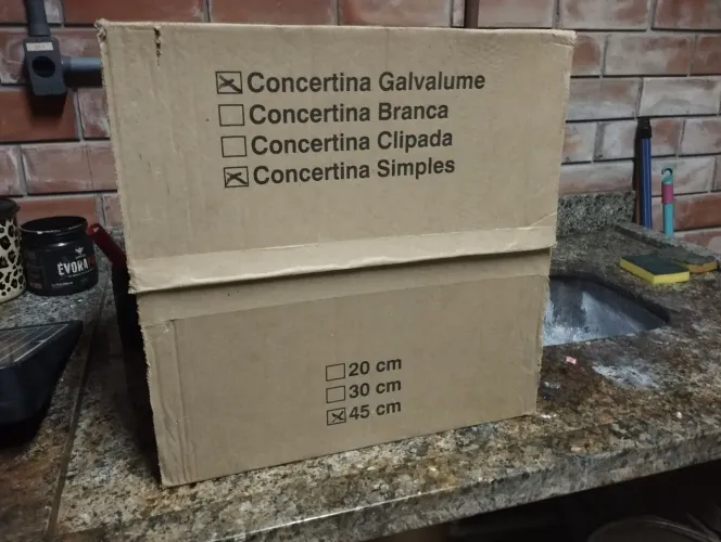 Cerca Concertina Rolo para cobertura de 10M. Na caixa Nova
