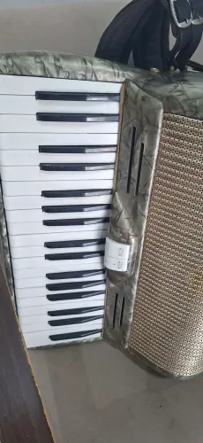 Acordeon veronese 80 baixos