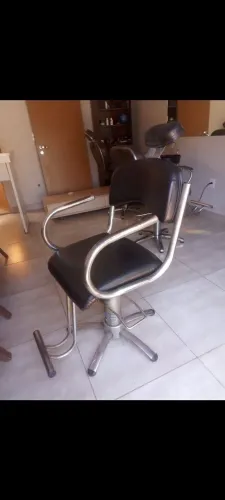 Cadeira hidráulica p/ cabeleireiro (a)