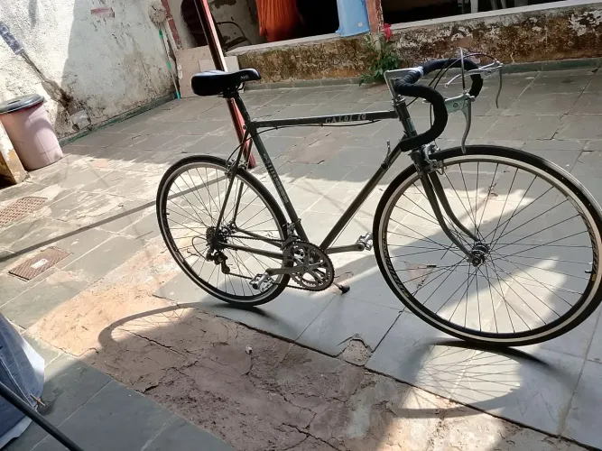 Vendo bike Caloi 10 aro 27 rodas aero relíquia preço 850 reais pra ir logo baike de proced