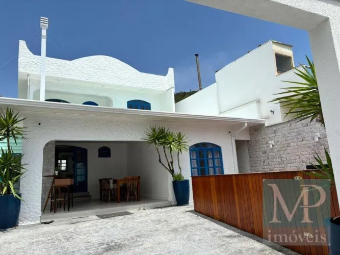 Sobrado com 2 dormitórios à venda, 144 m² por R$ 4.000.000,00 - Praia Vermelha - Penha/SC