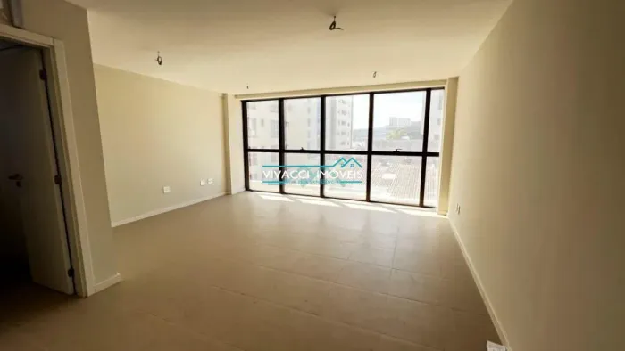 Sala à venda em Florianópolis, Estreito, com 35 m² com vaga