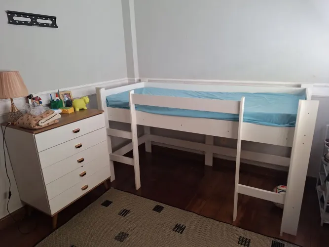 Cama infantil com colchão.