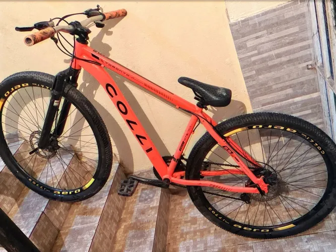 Bike semi nova RS 900 esntilosa