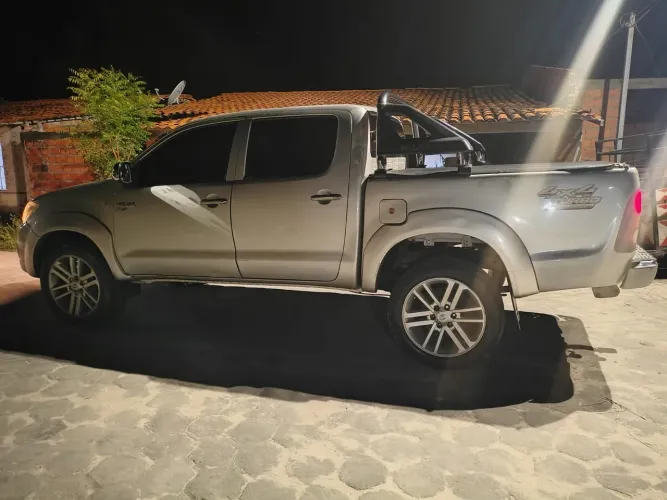 Toyota Hilux CD D4-d 4X4 2.5 16V 102cv TB Dies. 2011
