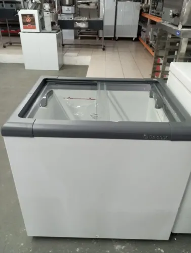 NZ. Freezer horizontal 200 litros tampa de vidro Gelopar