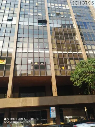 IMOBILIÁRIA SCHOTKIS ALUGA CONJUNTO COMERCIAL ANDAR INTEIRO NA RUA SETE DE SETEMBRO, 3º AN