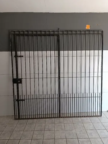 Grade com portão Medidas 2.14 x 2.09 = 4,47 m²