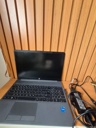 Notebook HP em estado totalmente de novo poucos meses de uso, pegando perfeitamente tudo