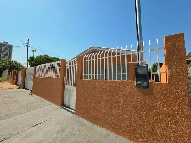 CASA À VENDA NO JARDIM INDEPENDÊNCIA | TODA REFORMADA | 355 m² DE TERRENO