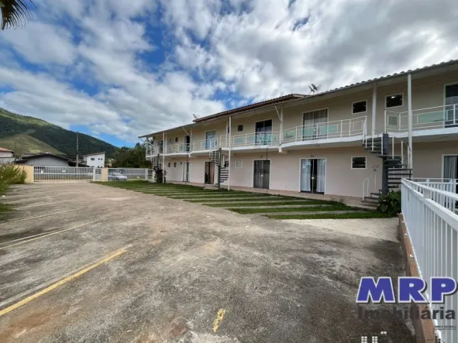 Apartamento a venda em Ubatuba, na Praia da Maranduba, com 1 dormitório. Condomínio com pi