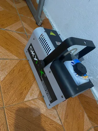 Máquina Fumaça para Palcos Skypix FM900 - Nova mal usada!