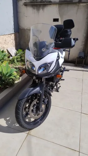 Suzuki V-Strom 650 2014 - Com ABS - Branca | 53.000 km | Pronta para viajar!