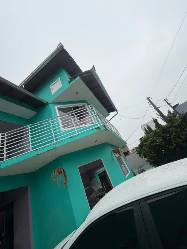 Vendo sobrado semi novo