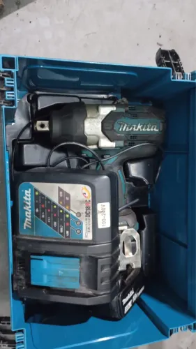 Chave de Impacto a Bateria Makita DTW181RT 18V Bivolt com Maleta