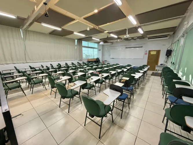Sala com 395m² e 13 vagas à venda no Liberdade.