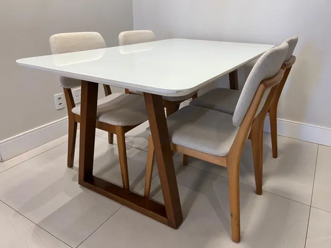 Mesa jantar com 4 cadeiras
