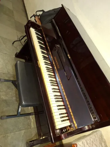 Piano Vertical Essenfelder