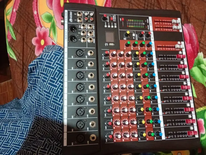 MESA DE ÁUDIO PROFISSIONAL 8 CANAIS