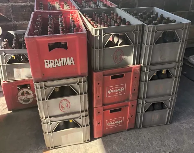 Doa-se 19 engradados de cerveja com cascos
