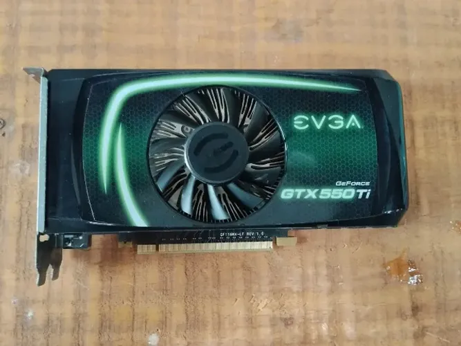 Placa de Video EVGA GeForce GTX 550 Ti