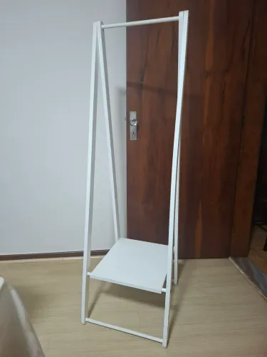 Arara de madeira