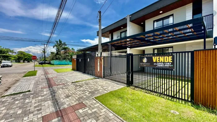Sobrado em Centro - Guaratuba, PR