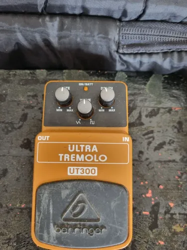 Ultra Tremolo ut 300