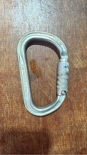 Vulcan - Mosquetão D em Aço Tripla Trava Automática Petzl