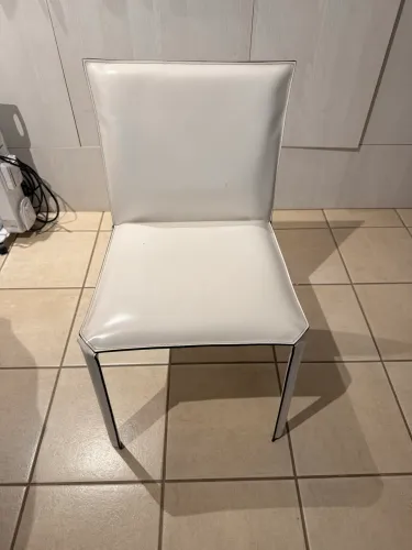 Cadeira revestida 100% couro 2 unidades