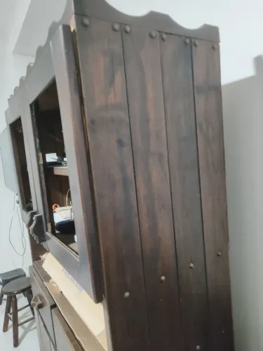 Pura madeira, Armário de madeira maciça R$ 400