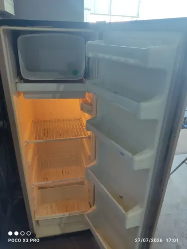 Geladeira bege