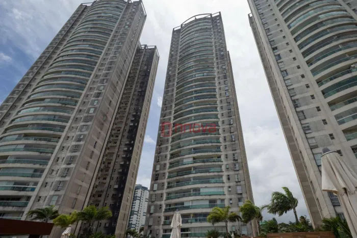 Aluga amplo e excelente apartamento mobiliado com 3 suítes, varanda gourmet, armários, 122