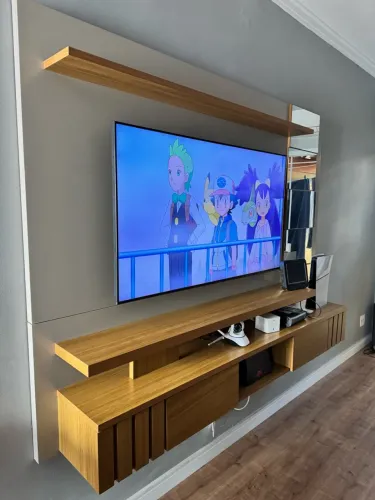 Painel + rack suspenso com espelho