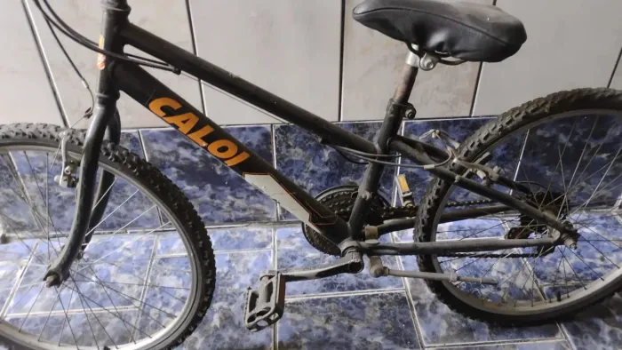 Bicicleta Caloi alumínio 18V aro 24 