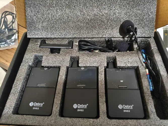 Kit Microfone Sem Fio Duplo Debra DV-02 - Completo com Transmissores e Receptor