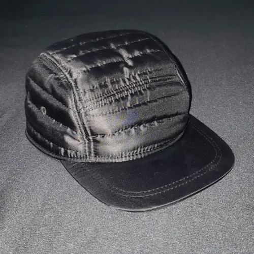 Boné Puffer com Aba Reta Preto