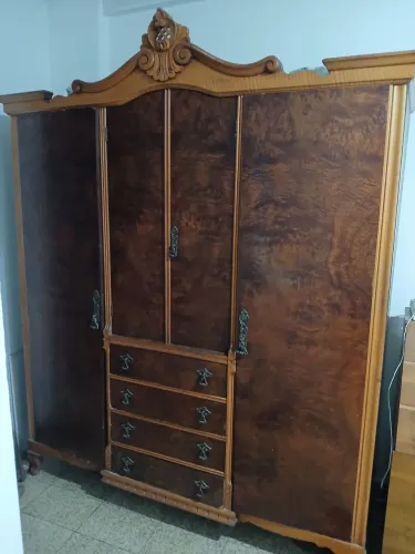 Venda de 1 guarda-roupa